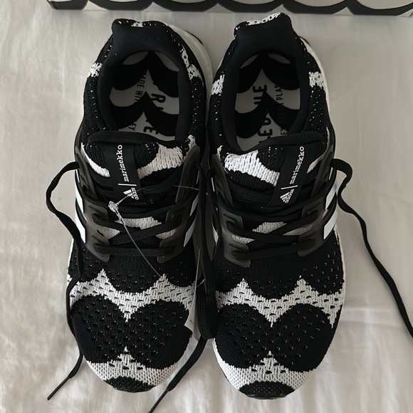 Adidas ultraboost DNA x marimekko women's US6 - Picture 6 of 7